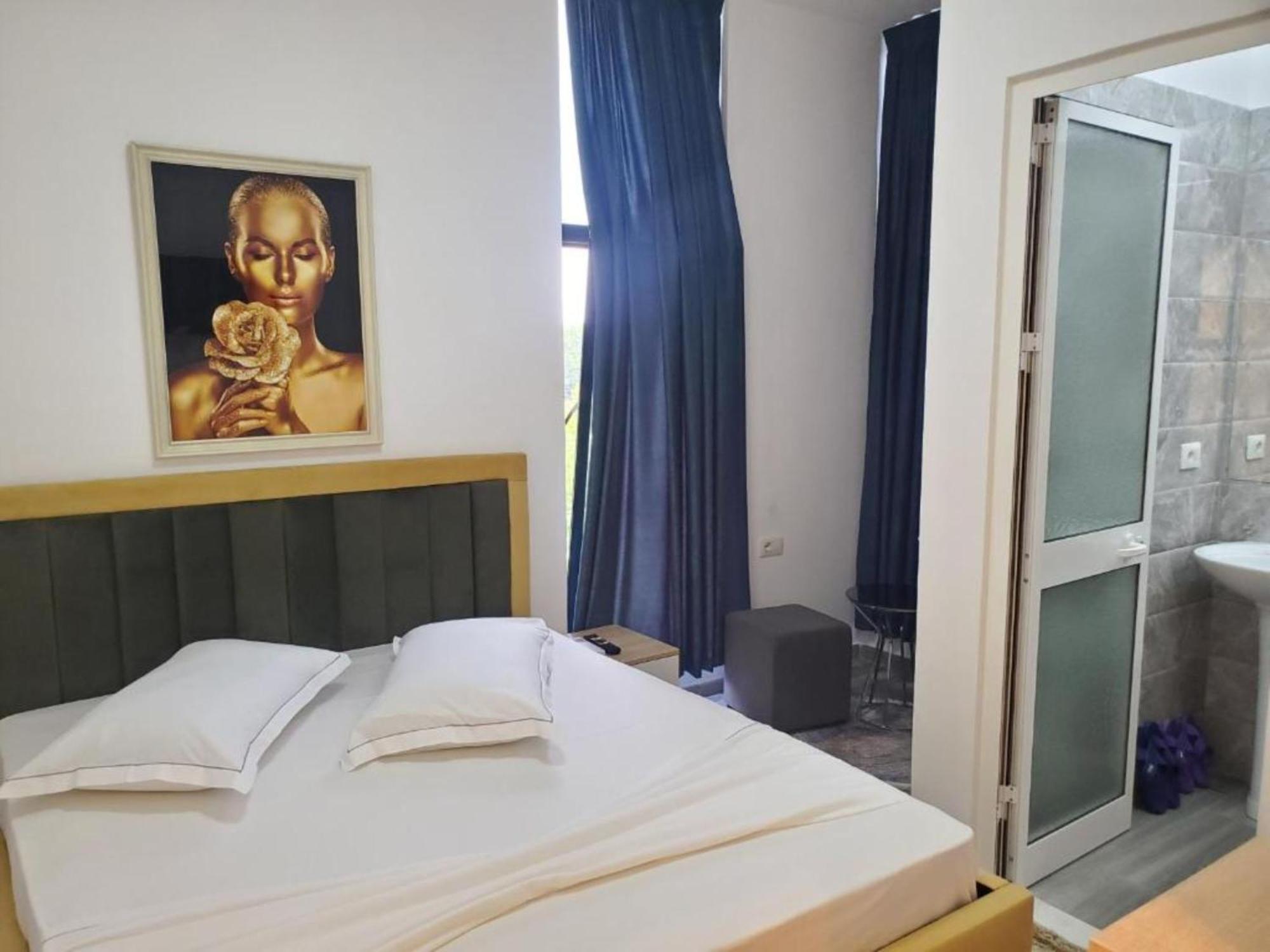 Bs Hotel Драч Екстериор снимка
