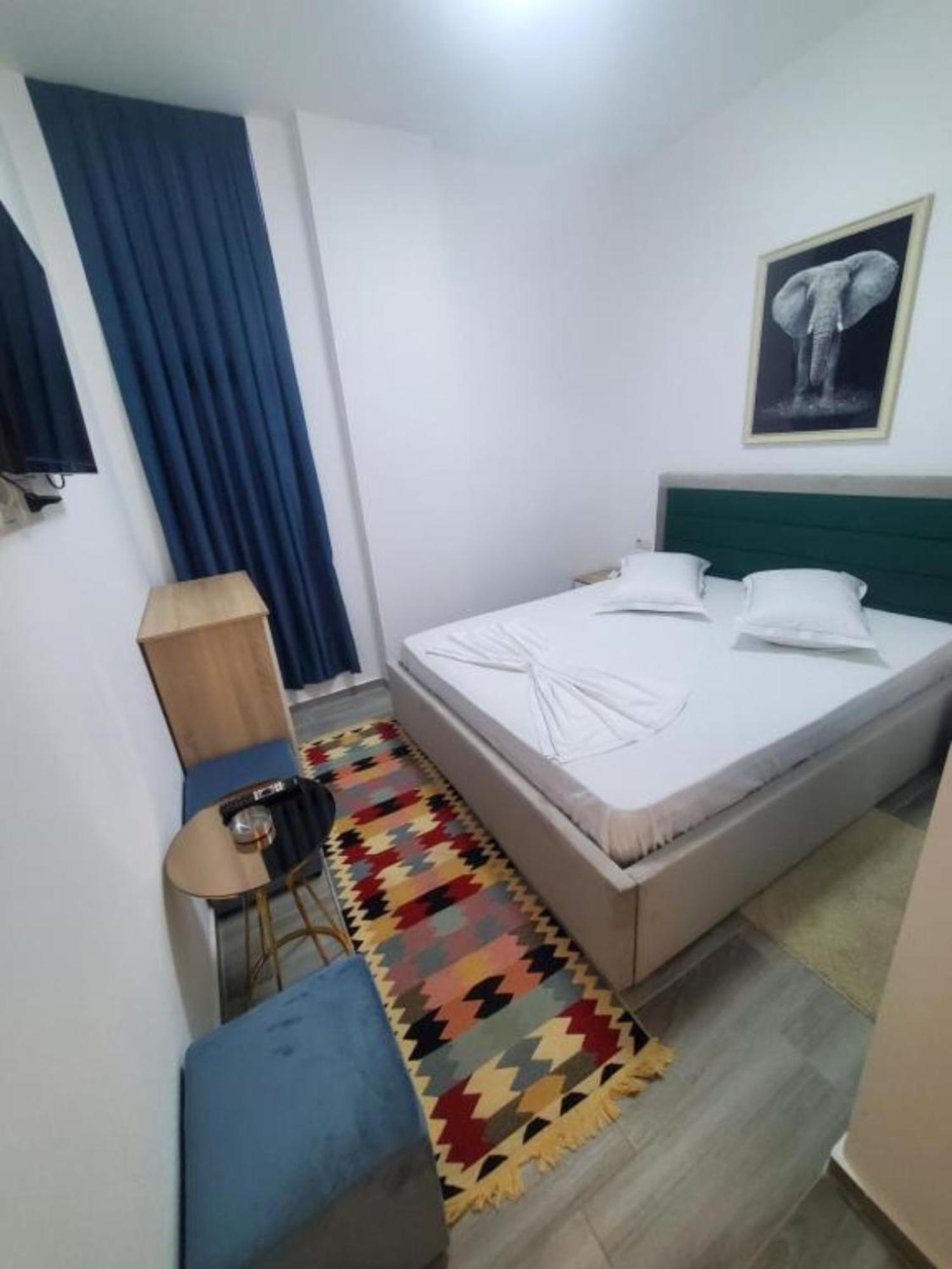 Bs Hotel Драч Екстериор снимка