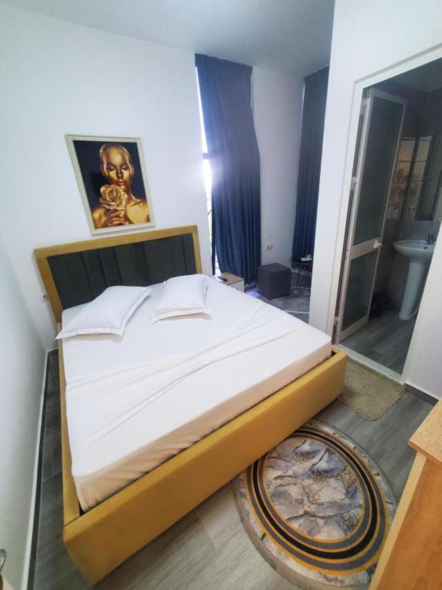 Bs Hotel Драч Екстериор снимка